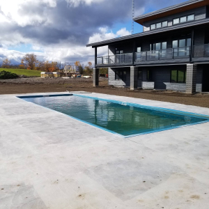 outdoot_pool_and_stone_deck